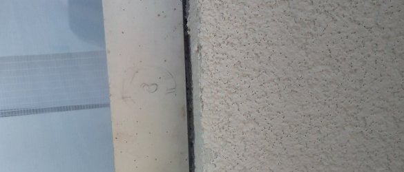Az ablak kávák egynetlenül lettek simítva - 